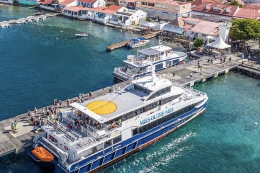 Aller Simple |   Trois rivières vers Les Saintes, Terre-de-Haut